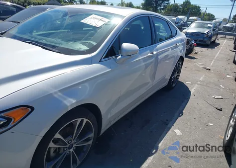 2017 Ford Fusion Titanium z USA, uszkodzony, nr VIN 3FA6P0K92HR215107